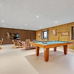 Large 30-person With Pool And Spacious Activity - 5000 Semesterbostad *
