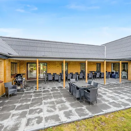 Large 30-person With Pool And Spacious Activity - 5000 * Engesvang