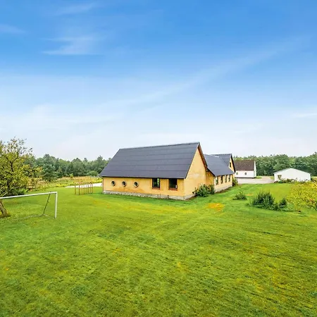 Semesterbostad Large 30-person With Pool And Spacious Activity - 5000
