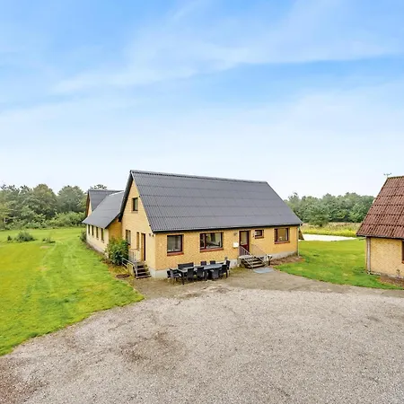 Large 30-person With Pool And Spacious Activity - 5000 *