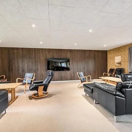 Large 30-person With Pool And Spacious Activity - 5000