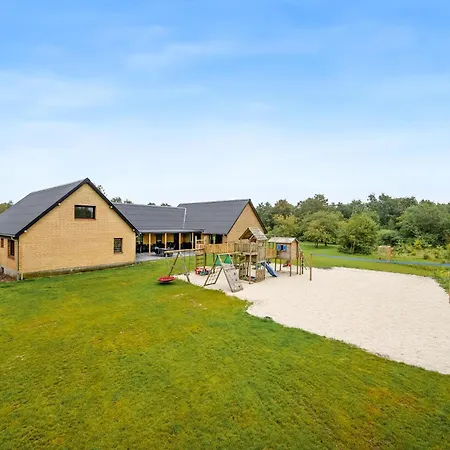 Semesterbostad Large 30-person With Pool And Spacious Activity - 5000 *