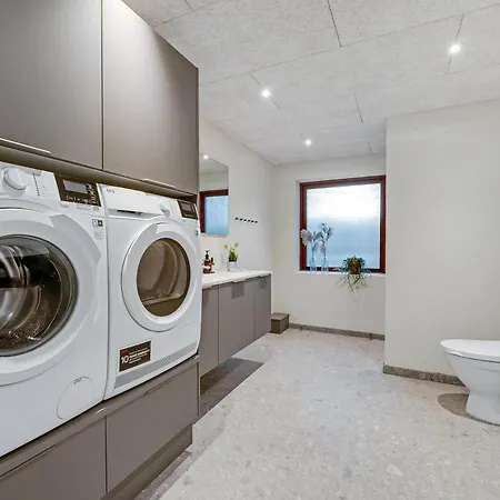 Large 30-person With Pool And Spacious Activity - 5000 Engesvang