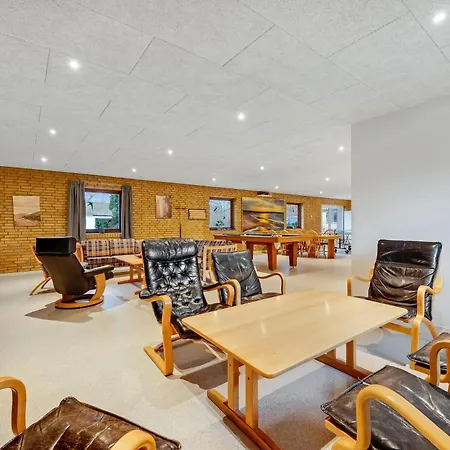 Large 30-person With Pool And Spacious Activity - 5000