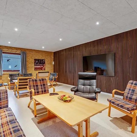 Large 30-person With Pool And Spacious Activity - 5000 Holiday home