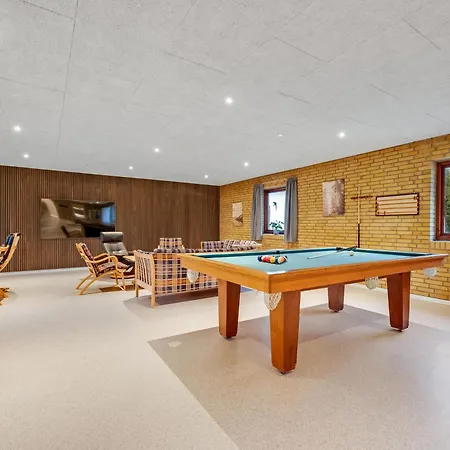 Large 30-person With Pool And Spacious Activity - 5000 Holiday home *