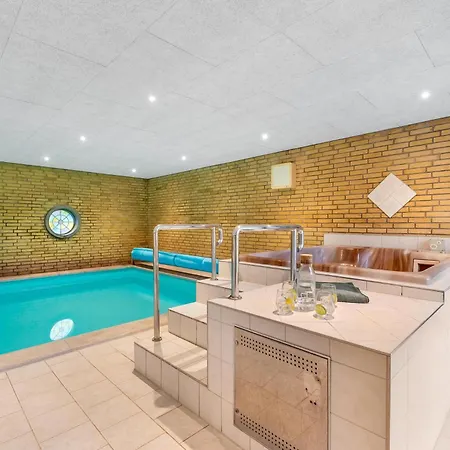 Large 30-person With Pool And Spacious Activity - 5000 * Engesvang