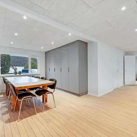 Large 30-person With Pool And Spacious Activity - 5000